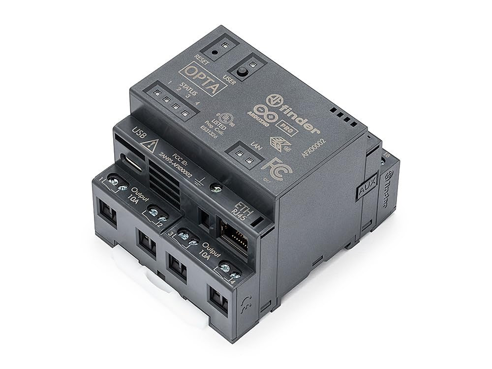 Vista frontal detallada con terminales de entrada/salida, puertos USB y Ethernet RJ45