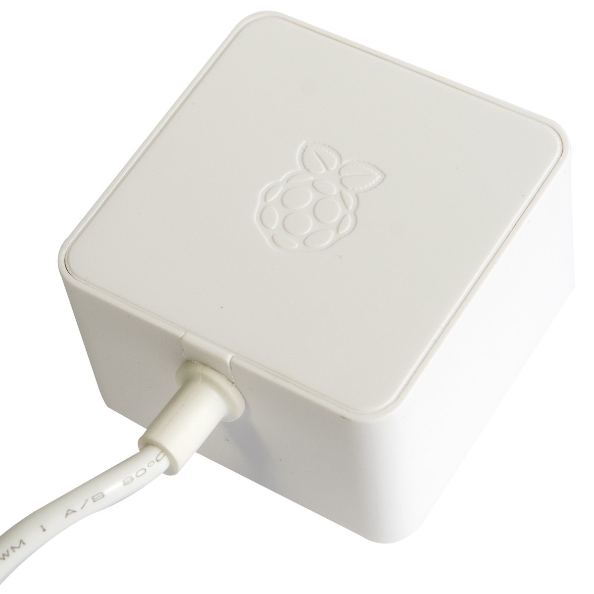 White official Raspberry Pi 4 USB C power supply for microcontroladores and módulos in electrónica projects. - Fuente Oficial Raspberry Pi 4 USB C 5V 3A - Microbot México - Blanco